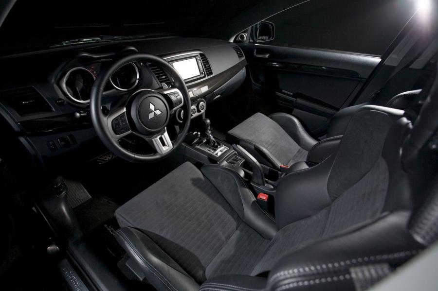  Mitsubishi Lancer Evolution X MR 2008 года  (фото 28 из 36)